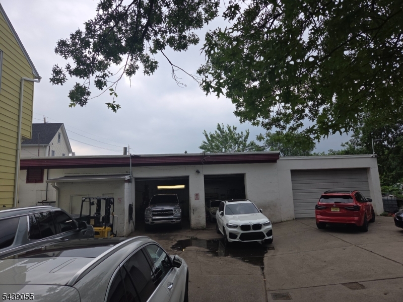 413 River Dr, Garfield City