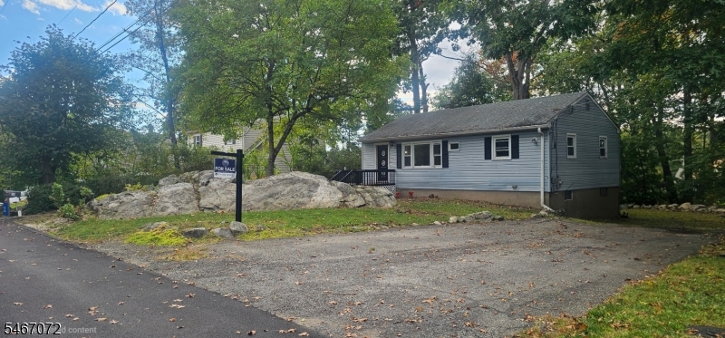 26 Woods Edge Rd, Byram Twp.