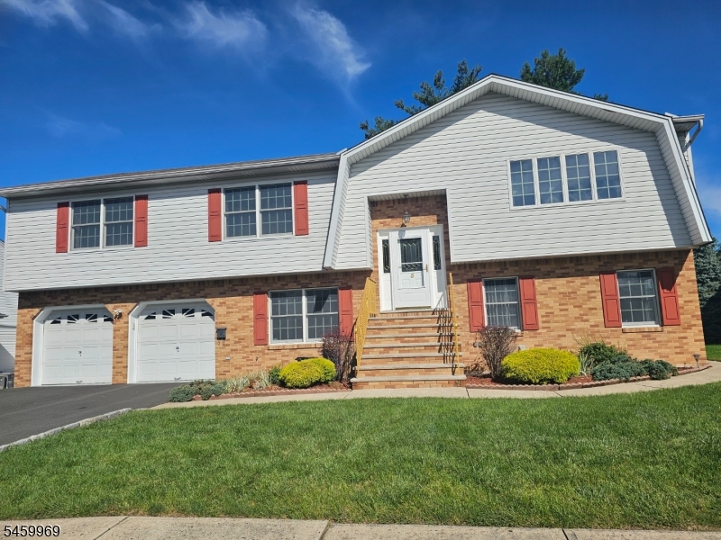 5 Cozy Glen Ct, Saddle Brook Twp.