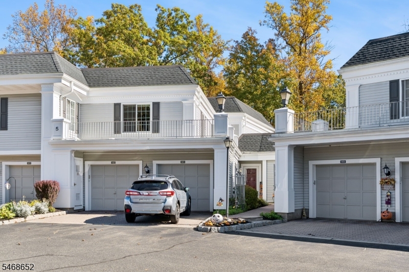 147 Riveredge Dr, Chatham Twp.