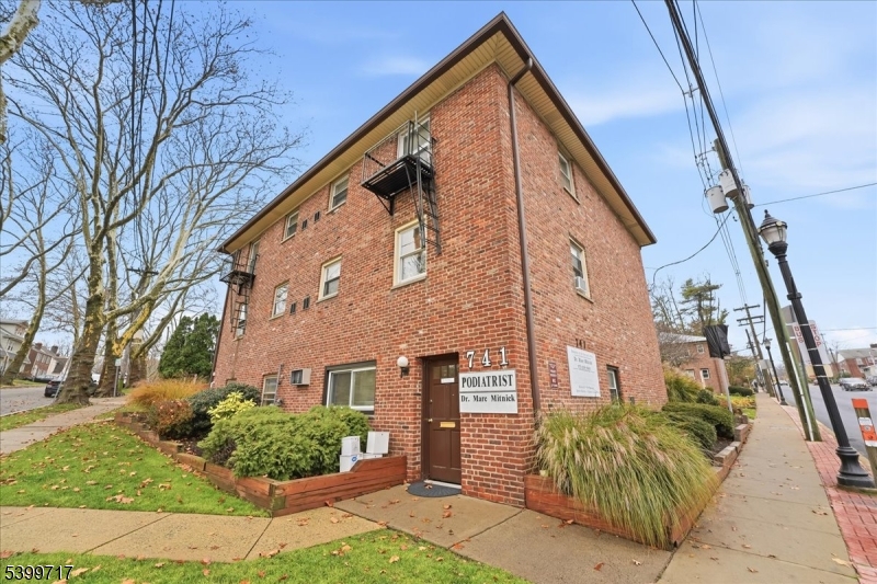 741 Bloomfield Ave Unit A, Verona Twp.