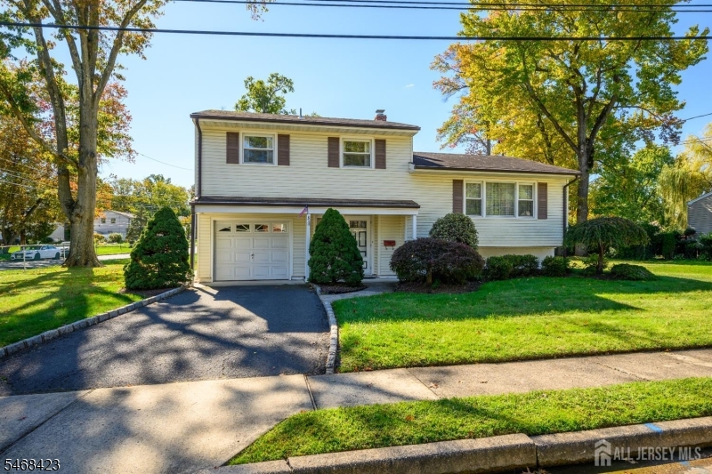 5 Berdine Court, Woodbridge Twp.