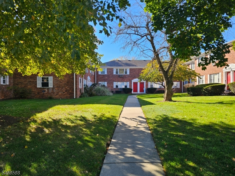 17 Atherton Ct, Wayne Twp.