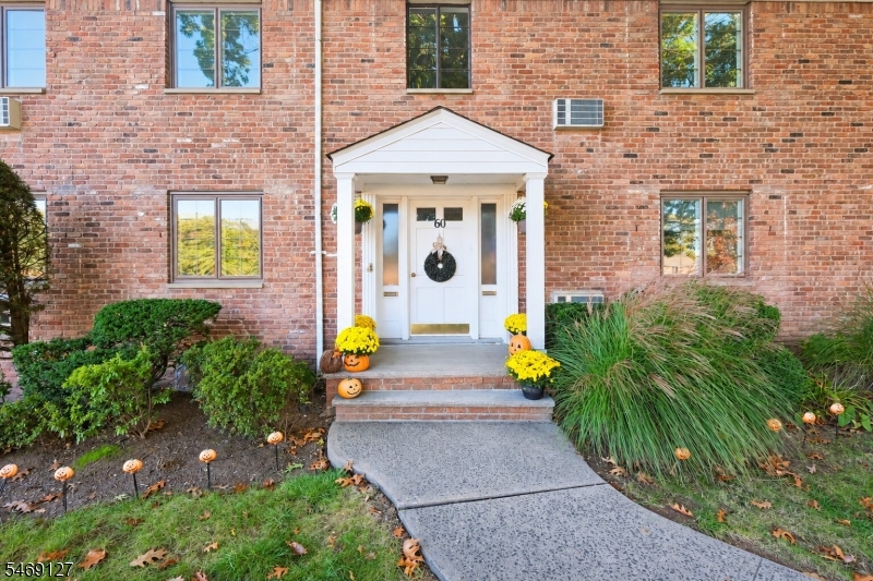 60 Troy Dr, Springfield Twp.