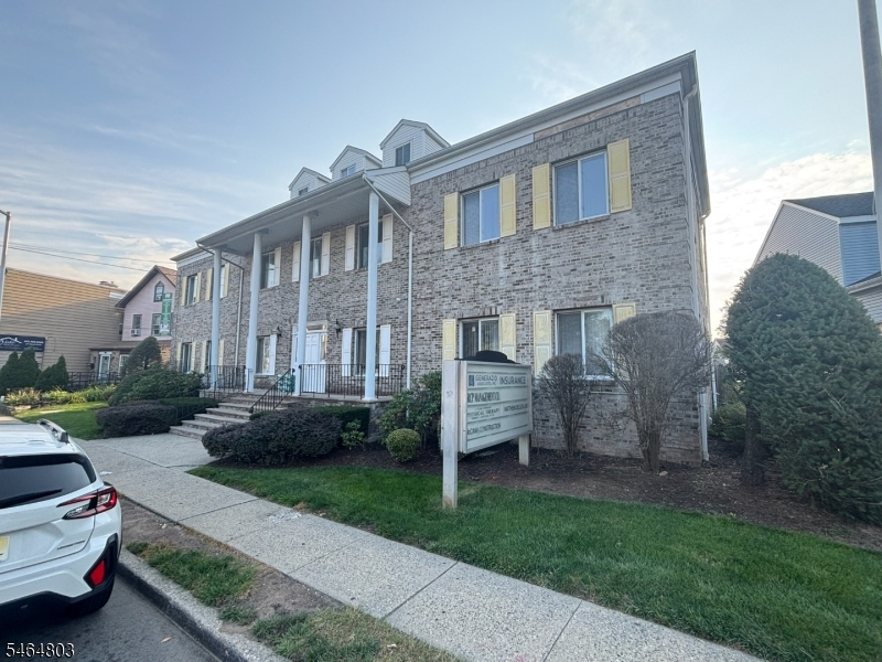 265 Broad St, Bloomfield Twp.