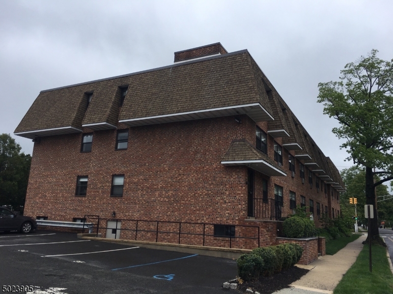 149 Main St Unit 2G, Millburn Twp.